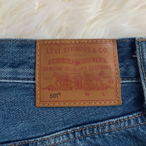Levi’s high waisted 501 shorts - Picture 2 of 3